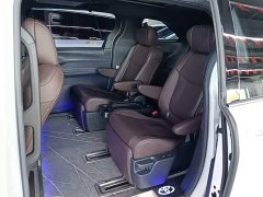 Toyota Sienna 2023 2.5L Hybrid Platinum Edition - ფოტო 16