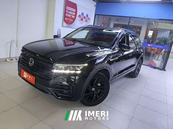 Volkswagen Touareg 3.0TSI Sharp Enjoyment Edition Jet Black Sport Package