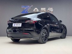 Tesla Model Y Standard Range RWD - ფოტო 12