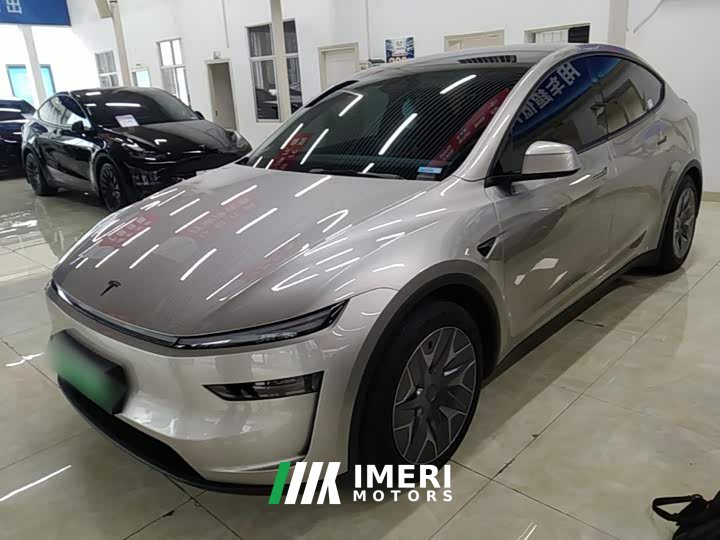 Tesla Model Y L Long Range All-Wheel Drive