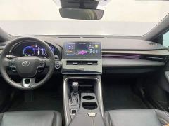 Toyota Camry Hybrid 2.5L XLE Premium - ფოტო 13