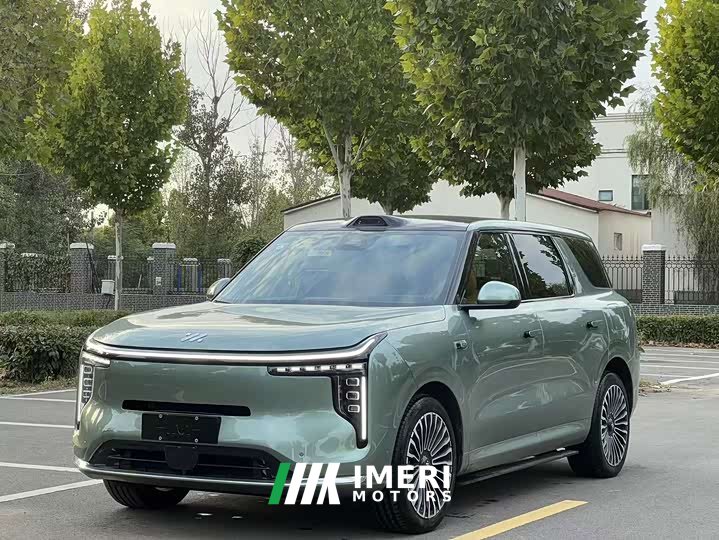 IM Motors Zhiji LS8 52 Max Luxury Six-Seater