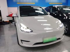 Tesla Model Y Rear-Wheel Drive - ფოტო 3
