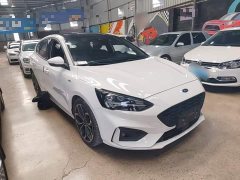 Ford Focus Hatchback EcoBoost 180 Automatic ST Line - ფოტო 3
