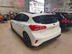 Ford Focus Hatchback EcoBoost 180 Automatic ST Line - ფოტო 4