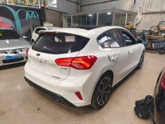 Ford Focus Hatchback EcoBoost 180 Automatic ST Line - ფოტო 6