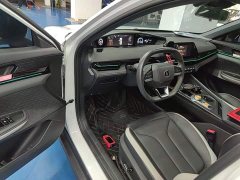 Changan UNI-V 1.5T Premium - ფოტო 15