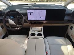 Li Auto Li Xiang MEGA Ultra - ფოტო 9