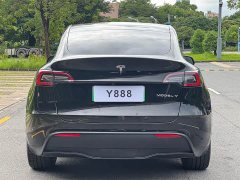 Tesla Model Y Rear-Wheel Drive - ფოტო 3