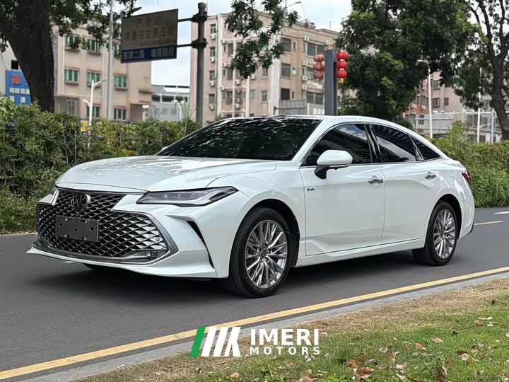 Toyota Camry Hybrid 2.5L XLE Premium - car from China