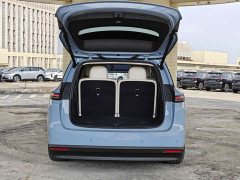 Li Auto i8 Standard Edition - ფოტო 13