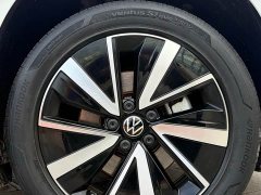 Volkswagen Touareg 300TSI Two-Wheel Drive Moonlight Edition - photo 12