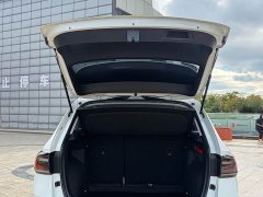 Volkswagen Touareg 300TSI Two-Wheel Drive Moonlight Edition - photo 16