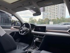 Volkswagen Touareg 300TSI Two-Wheel Drive Moonlight Edition - photo 4