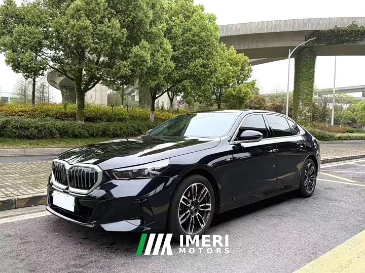 BMW 5 Series 525Li M Sport Package - ავტომობილი ჩინეთიდან