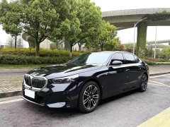 BMW 5 Series 525Li M Sport Package - ფოტო 1