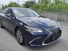 Lexus ES 200 Excellence Edition - ფოტო 3