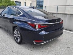Lexus ES 200 Excellence Edition - ფოტო 4
