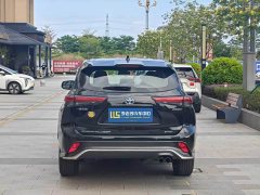 Toyota Crown Land Cruiser 2.5L HEVAWD Edition - ფოტო 3