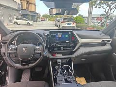 Toyota Crown Land Cruiser 2.5L HEVAWD Edition - ფოტო 9