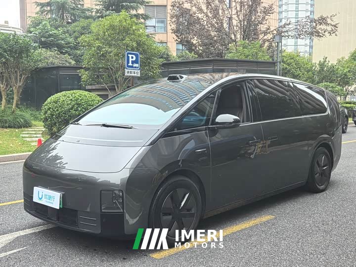 Li Auto Li Xiang MEGA Ultra