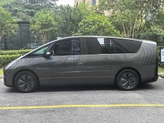 Li Auto Li Xiang MEGA Ultra - ფოტო 7