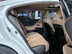 Lexus ES 200 Excellence Edition - photo 9