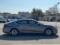 Lexus ES 200 Excellence Edition - ფოტო 10