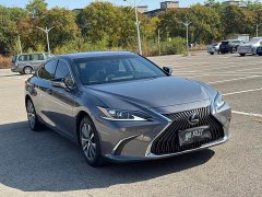 Lexus ES 200 Excellence Edition - ფოტო 3