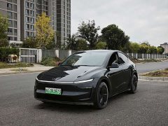 Tesla Model Y Rear-Wheel Drive - ფოტო 1
