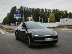 Tesla Model Y Rear-Wheel Drive - ფოტო 3