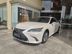 Lexus ES 300h Excellence Edition - ფოტო 2