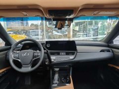 Lexus ES 300h Excellence Edition - ფოტო 3