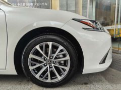 Lexus ES 300h Excellence Edition - ფოტო 7