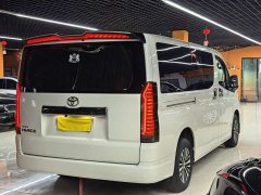 Toyota HIACE 3.5L Automatic 7-Seater - ფოტო 8