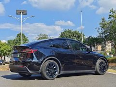 Tesla Model Y Standard Range RWD - ფოტო 7