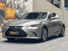 Lexus ES 200 Excellence Edition - ფოტო 1
