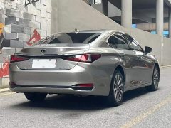 Lexus ES 200 Excellence Edition - ფოტო 4