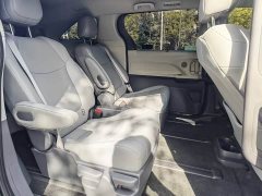 Toyota Gravia 2.5L Hybrid Comfort Edition - ფოტო 14