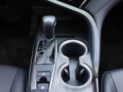 Toyota Camry 2.0G Luxury - ფოტო 12
