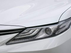 Toyota Camry 2.0G Luxury - ფოტო 2