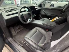 Tesla Model Y Rear-Wheel Drive - ფოტო 4