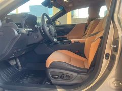 Lexus ES 200 Excellence Edition - ფოტო 4