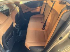 Lexus ES 200 Excellence Edition - ფოტო 5