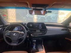 Lexus ES 200 Excellence Edition - ფოტო 6