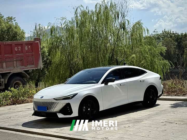 Changan UNI-V 1.5T Premium - ავტომობილი ჩინეთიდან