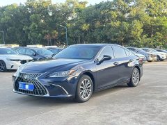 Lexus ES 200 Excellence Edition - photo 1