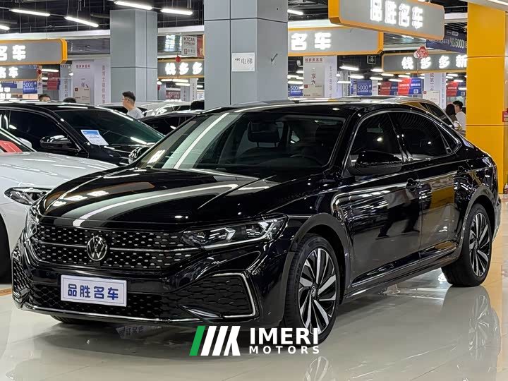 Volkswagen Passat Facelift 330TSI Starry Sky Elite