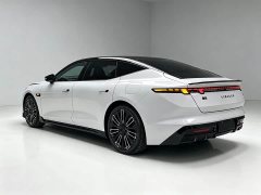 Lynk & Co 10 240 AWD Ultra - фото 7