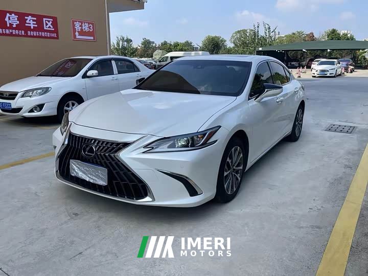 Lexus ES 200 Premium Edition - car from China